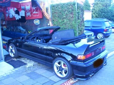 CRX Cabrio Hinten Links.jpg