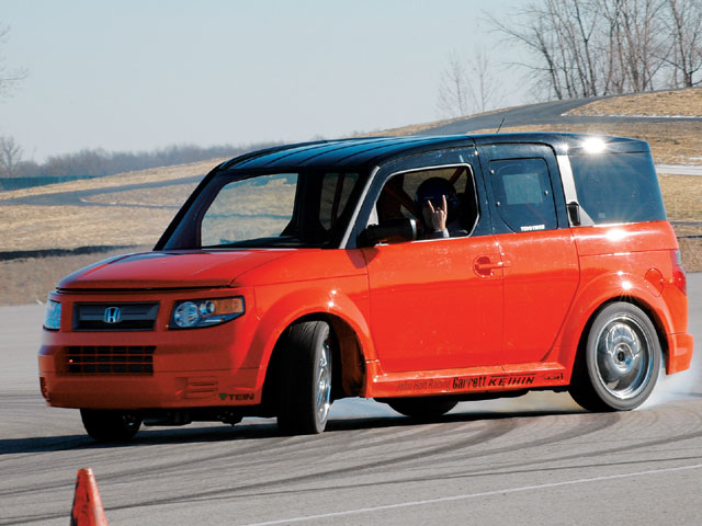 0705_ht_01_z+2004_honda_element+side_view.jpg