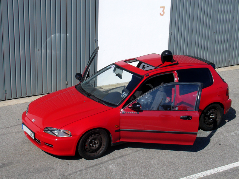 Red_EG_by_Honda_Community.jpg