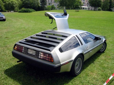 Delorean_dmc12_rear.jpg