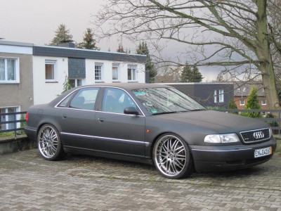 audi A8v8 02440x40klein.JPG