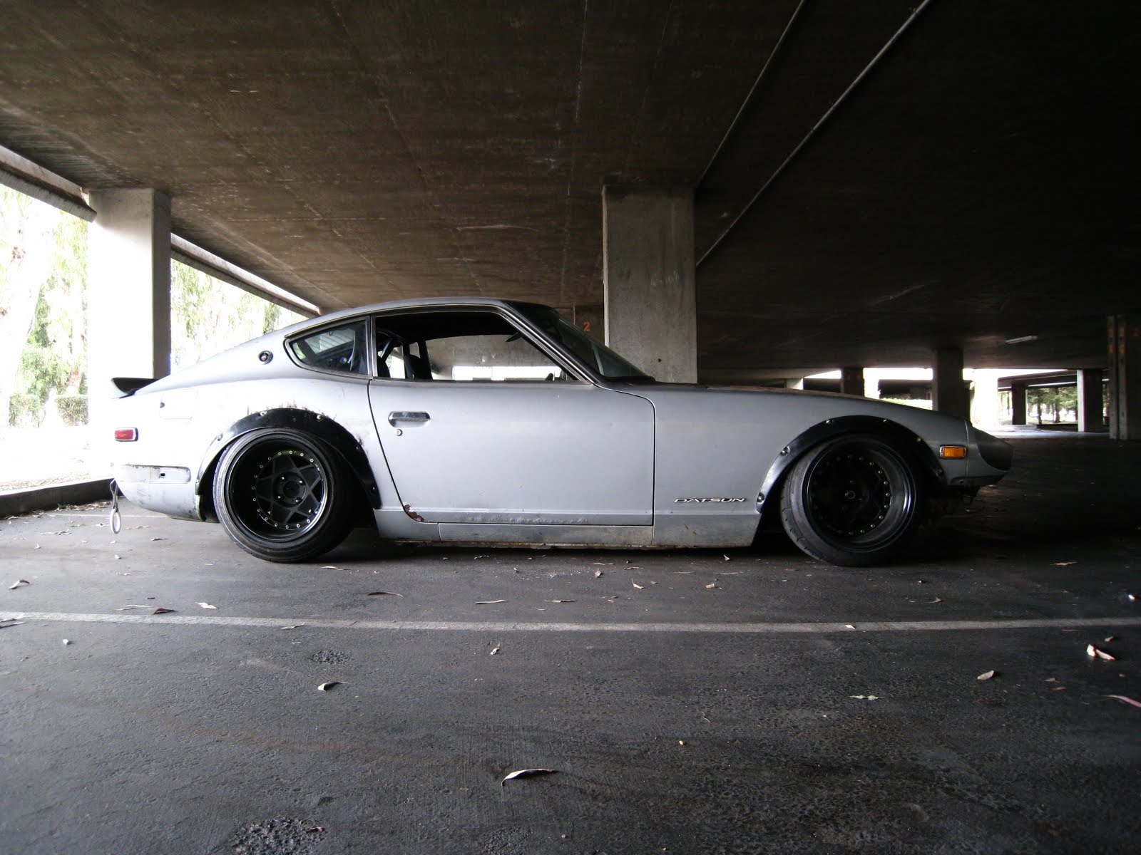 slammed-datsun-260z-side.JPG