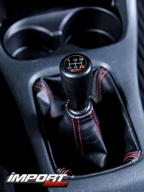 impp_0809_24_z+1996_honda_civic_ex+spoon_sports_shift_knob.jpg